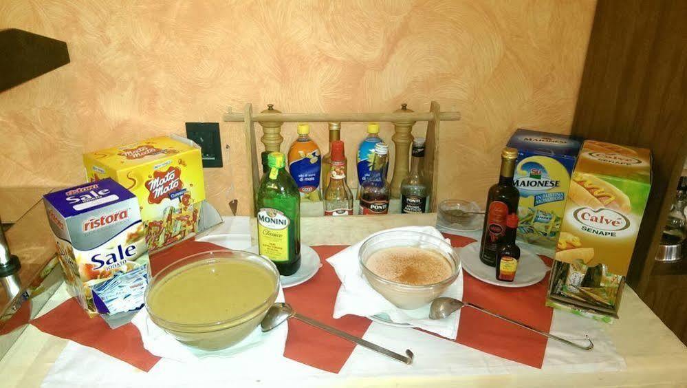 Hotel Tilly Чезенатико Екстериор снимка